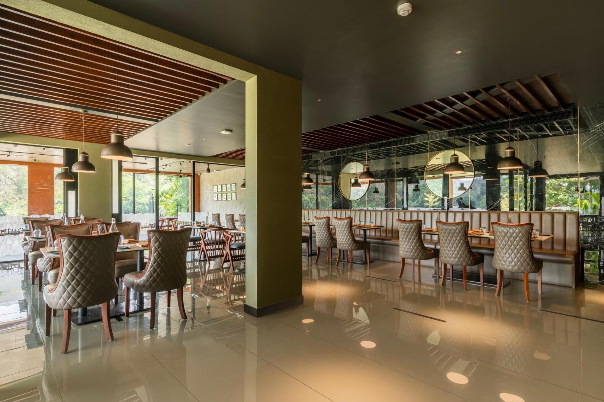 Sterling Athirappilly Hotel Kallana Buitenkant foto