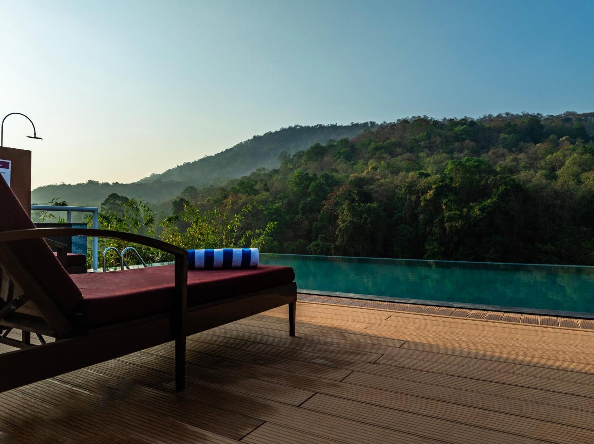 Sterling Athirappilly Hotel Kallana Buitenkant foto