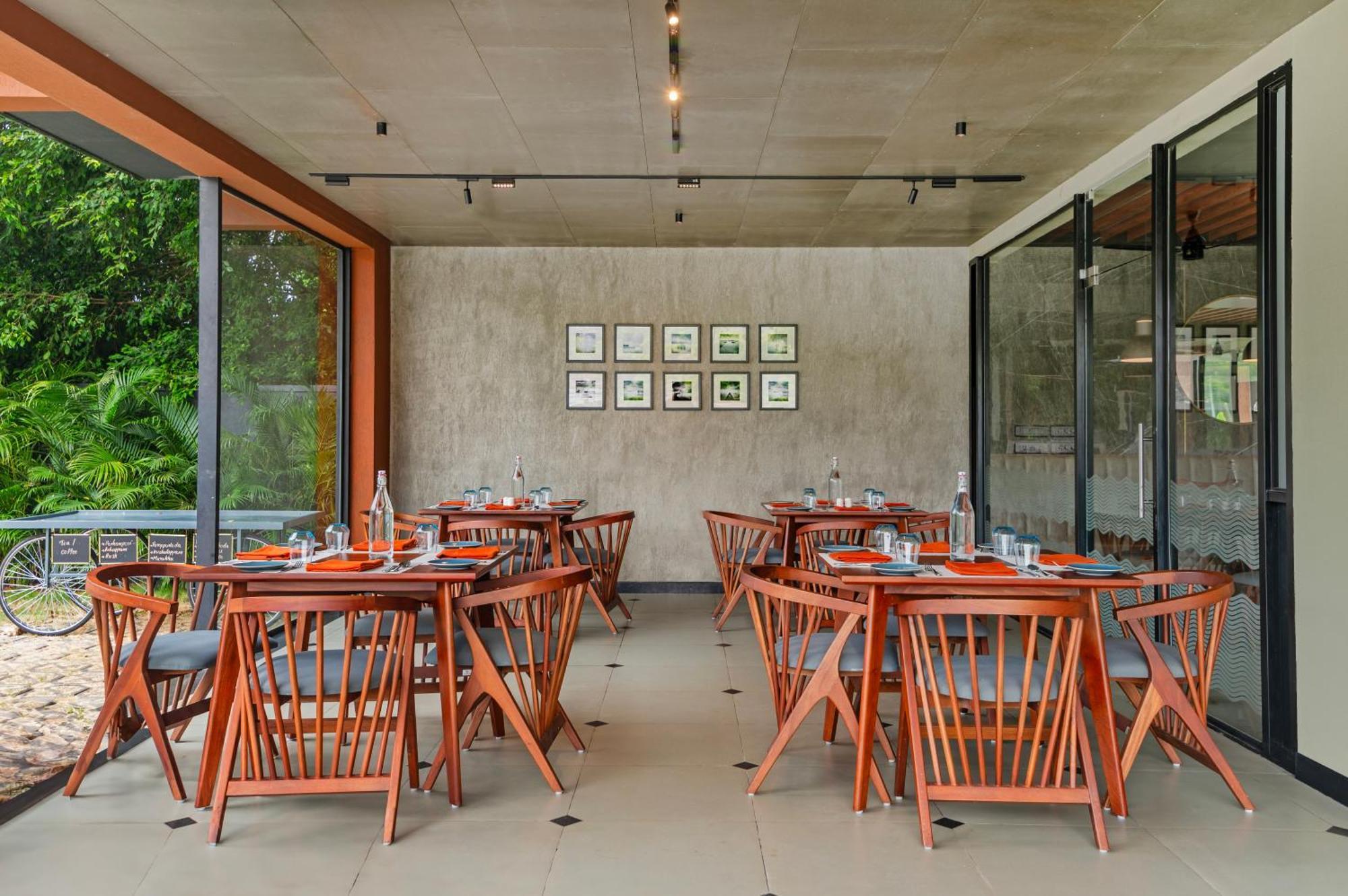 Sterling Athirappilly Hotel Kallana Buitenkant foto