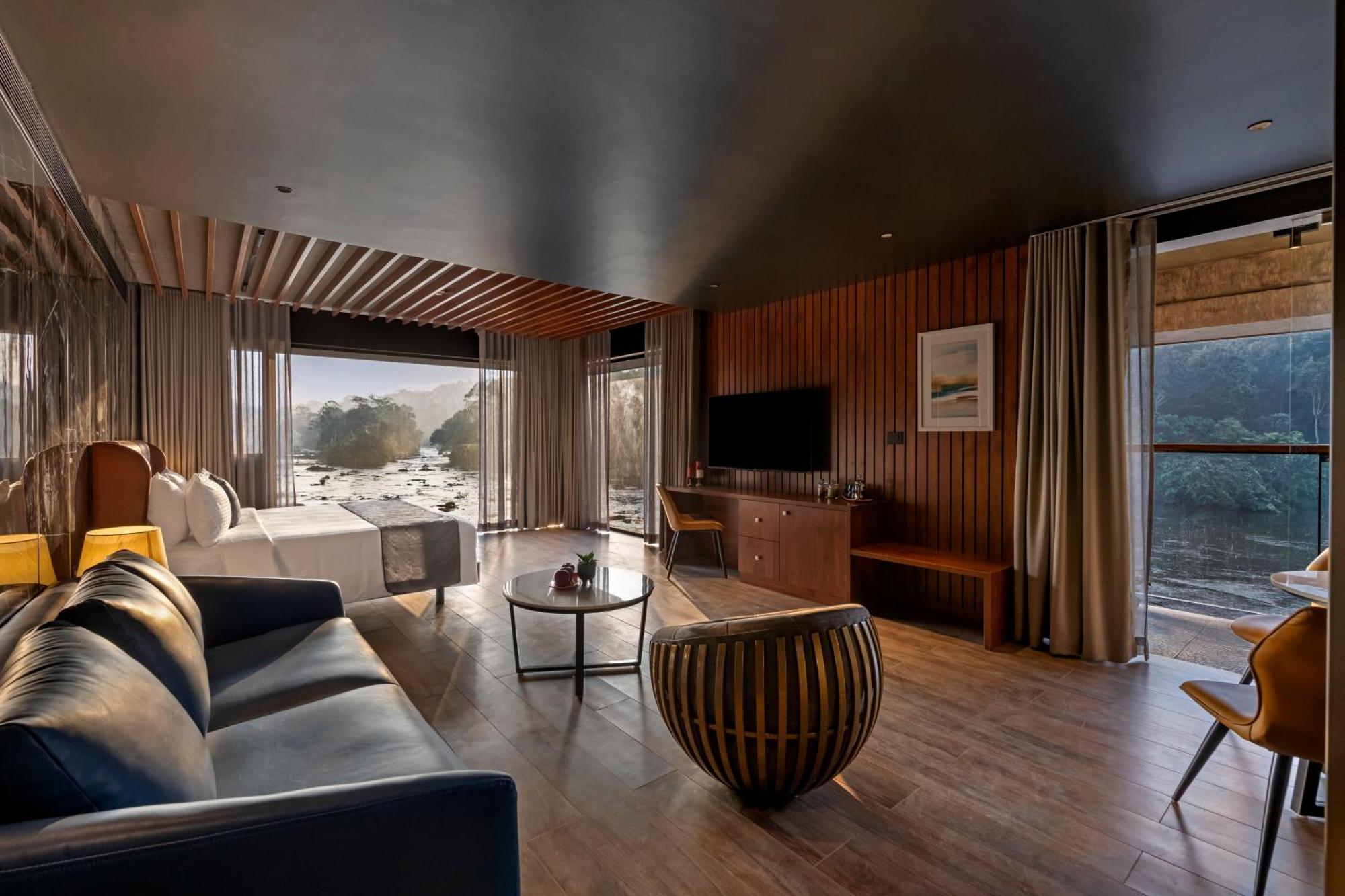 Sterling Athirappilly Hotel Kallana Buitenkant foto