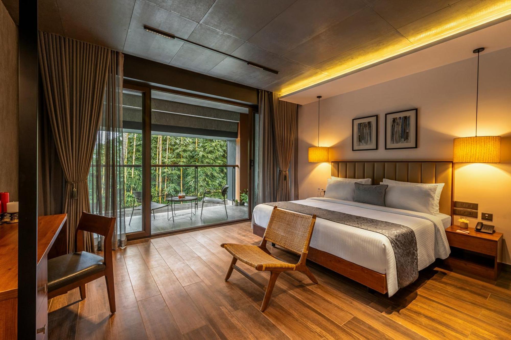 Sterling Athirappilly Hotel Kallana Buitenkant foto