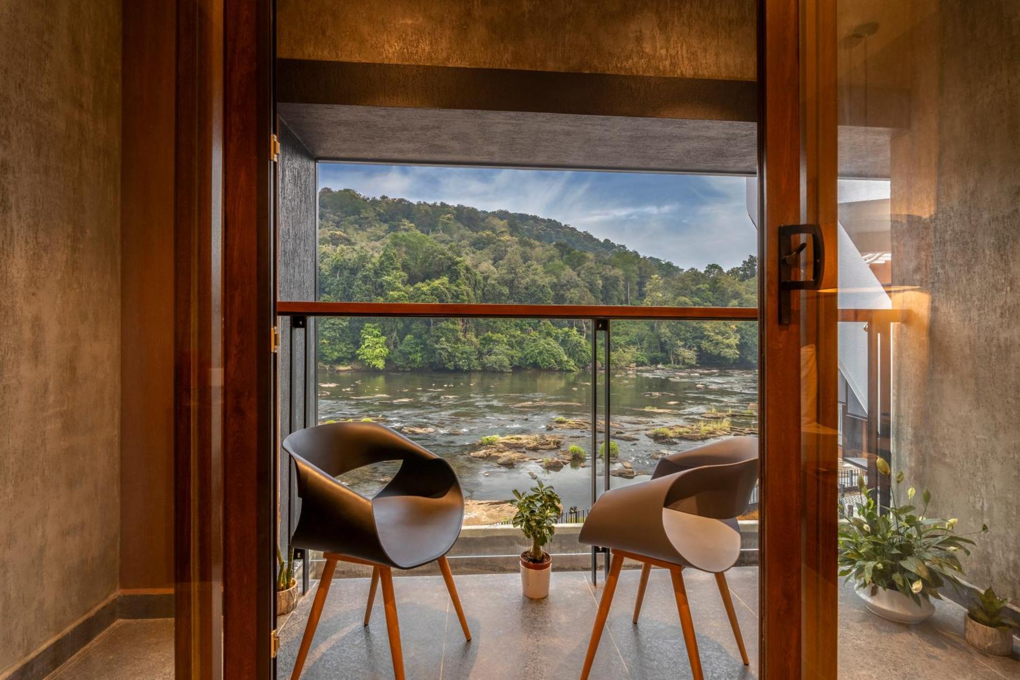 Sterling Athirappilly Hotel Kallana Buitenkant foto